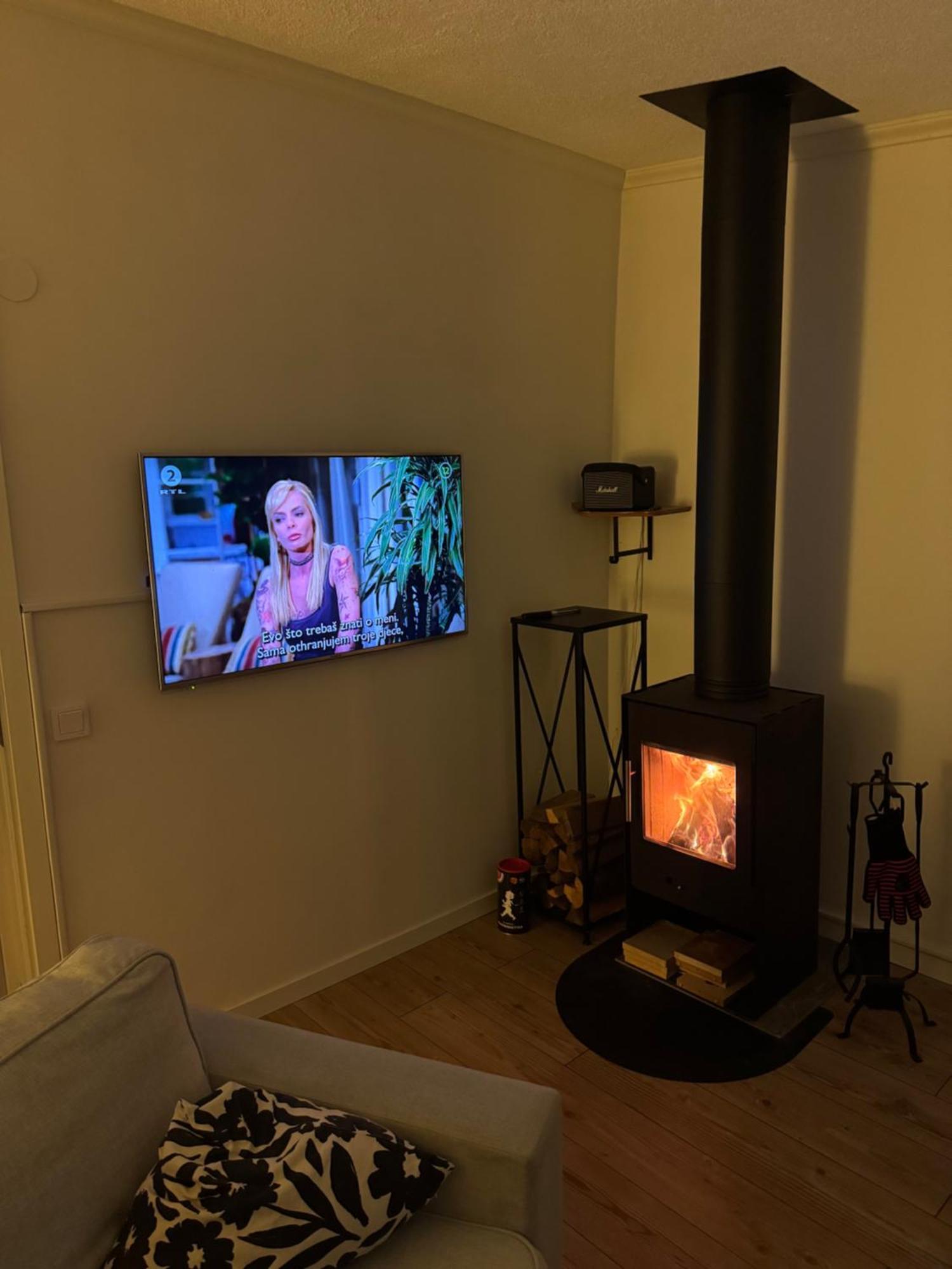 Mysig Stuga I Naevesta Orebro Exterior photo